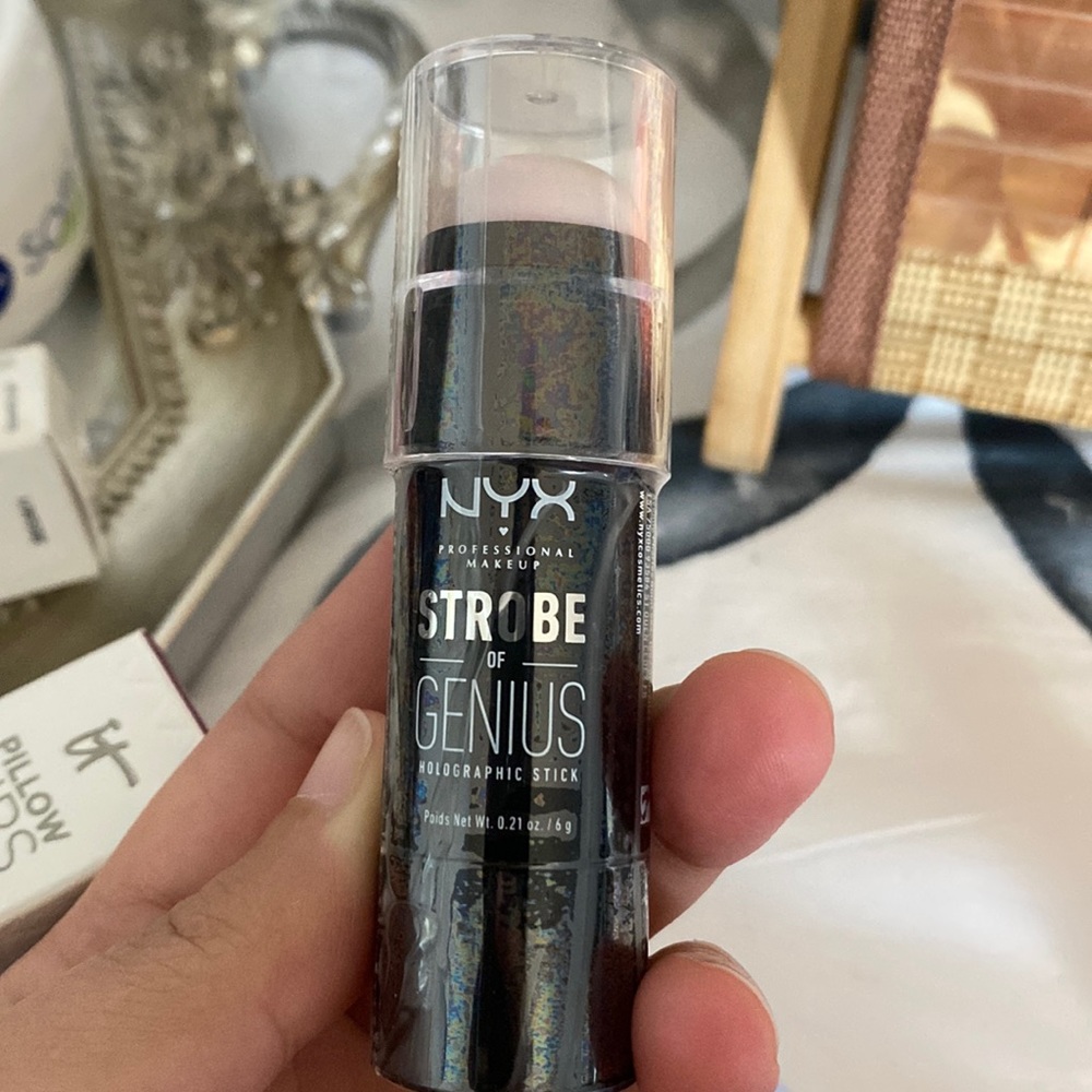 Urban decay 24/7 shadow moondust and Nyx highlighter stock